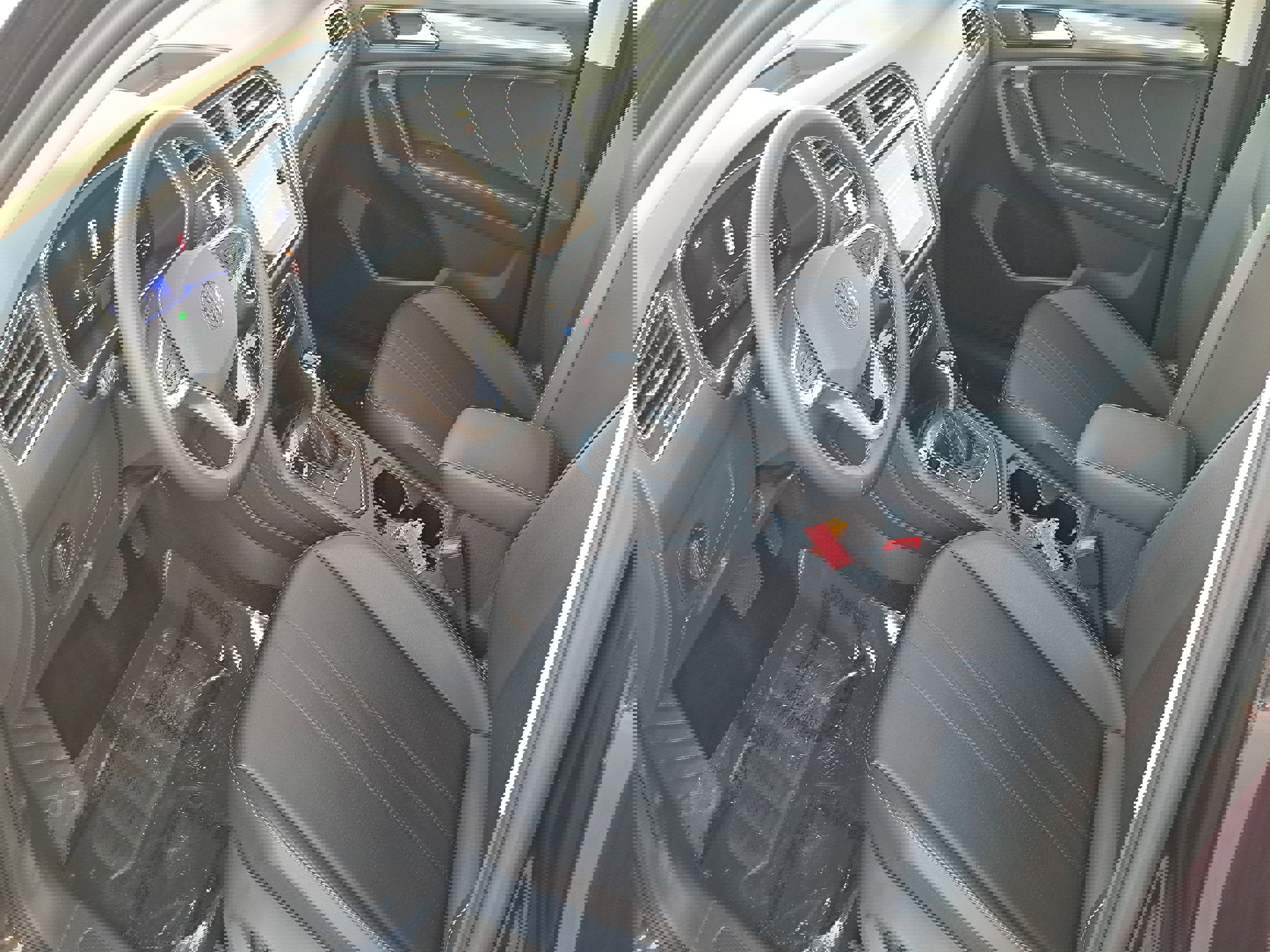 Used 2024 Volkswagen Tiguan SE image 16