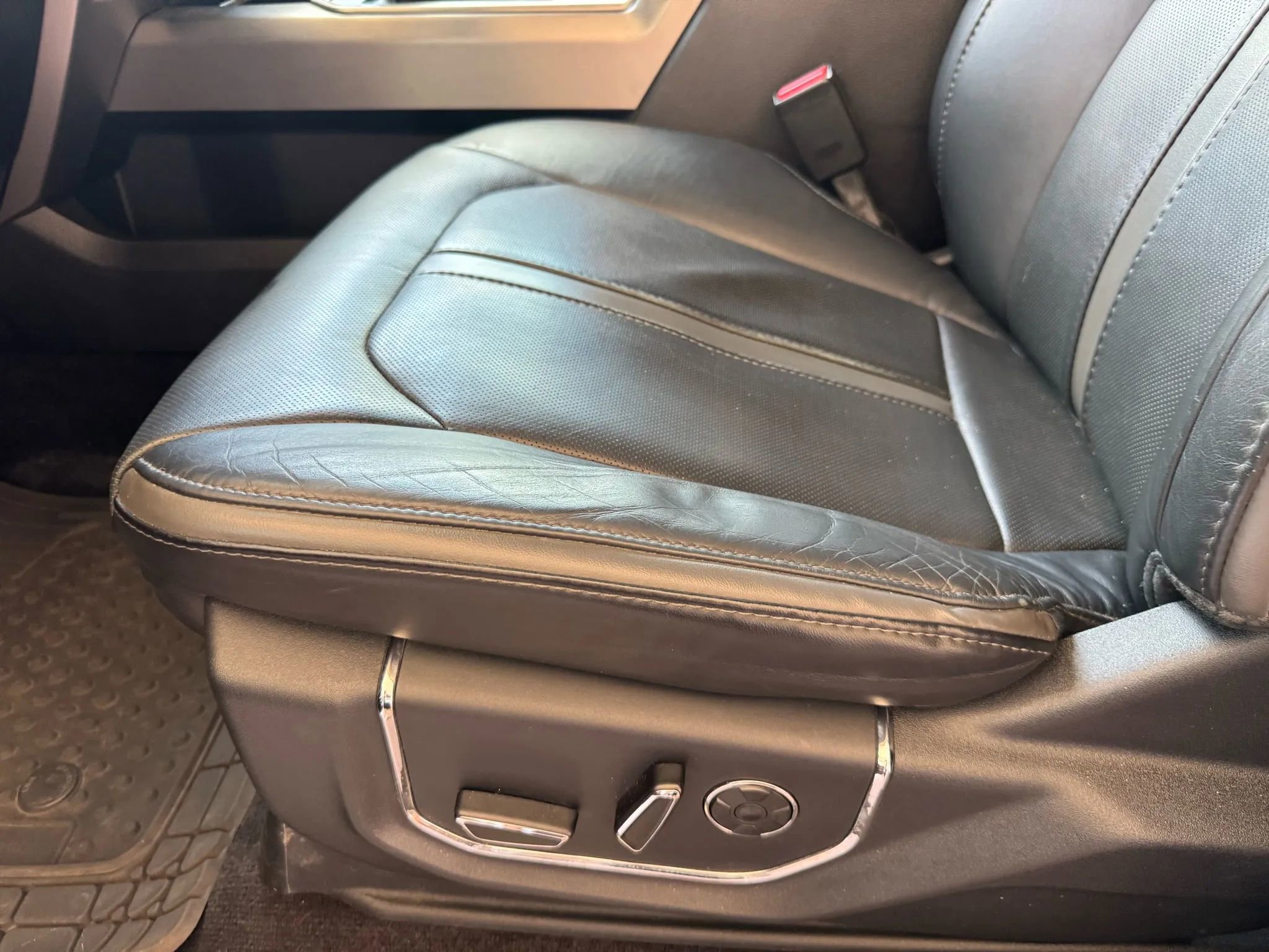 Used 2016 Ford F150 Platinum w/ Equipment Group 701A Luxury image 16