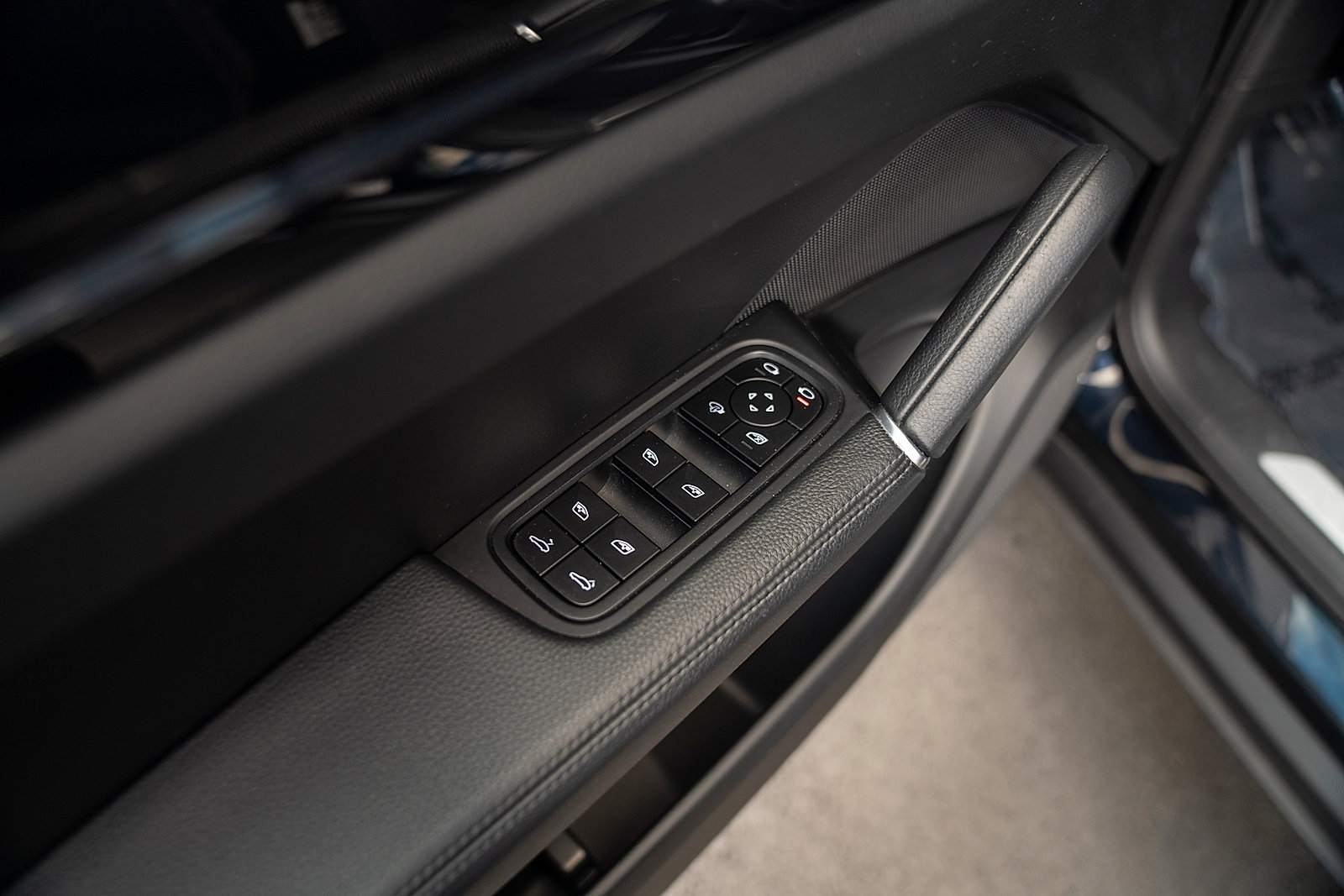 Certified 2022 Porsche Cayenne Coupe image 18