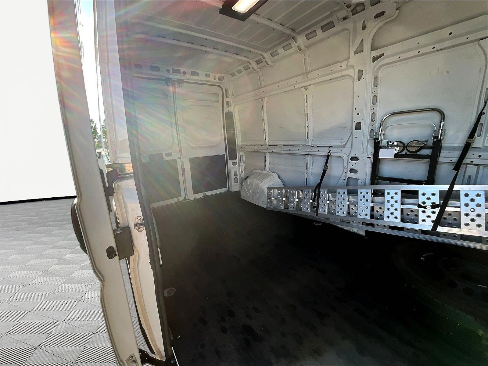 Used 2024 RAM ProMaster 2500 w/ Convenience Group FWD image 23