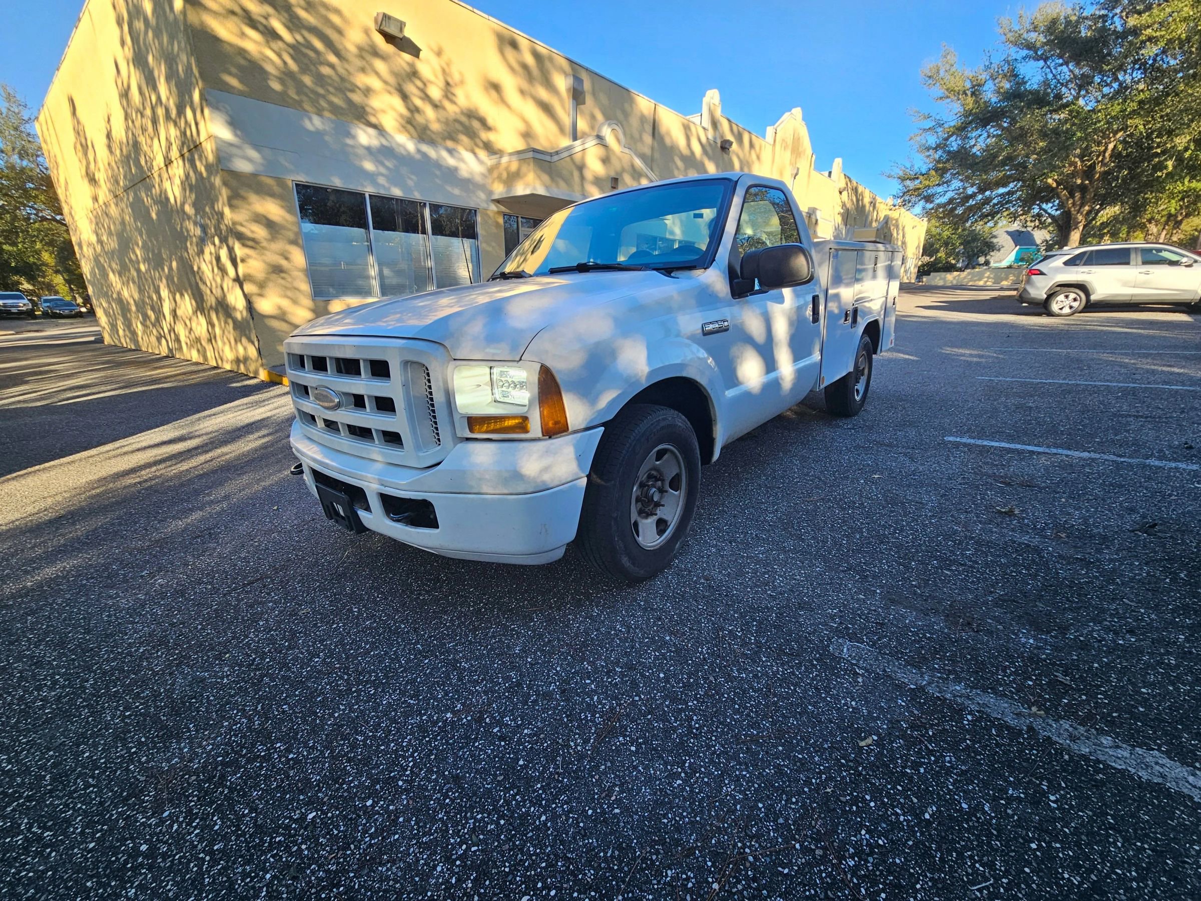 Used 2005 Ford F250 XL RWD image 3