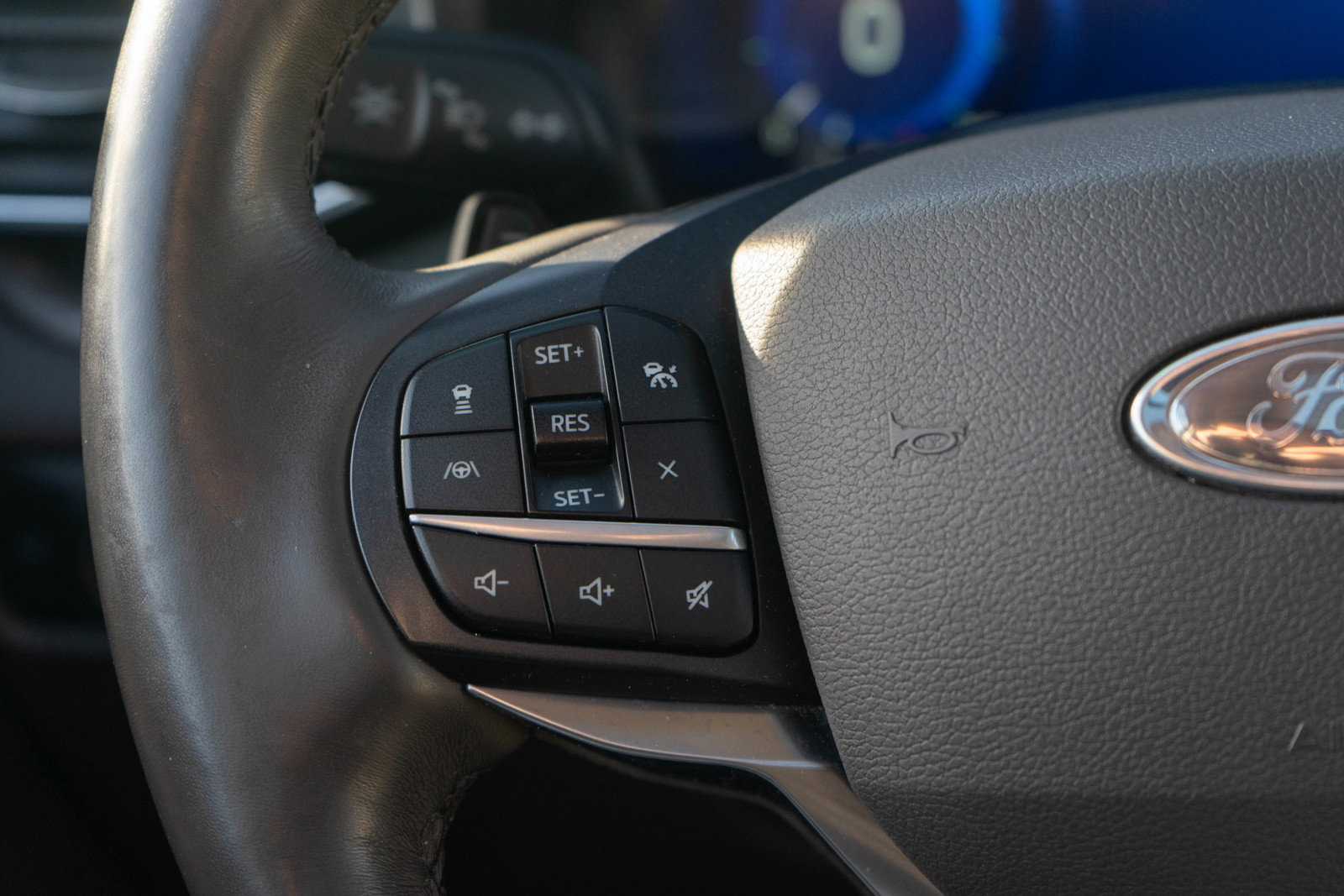 Used 2020 Ford Explorer Platinum image 18