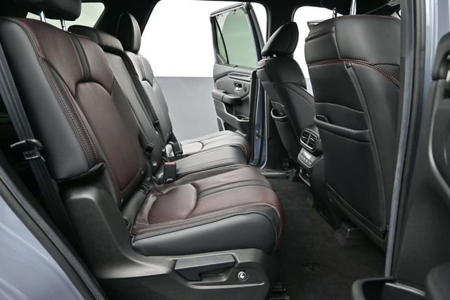 Used 2025 Honda Pilot Black Edition image 20