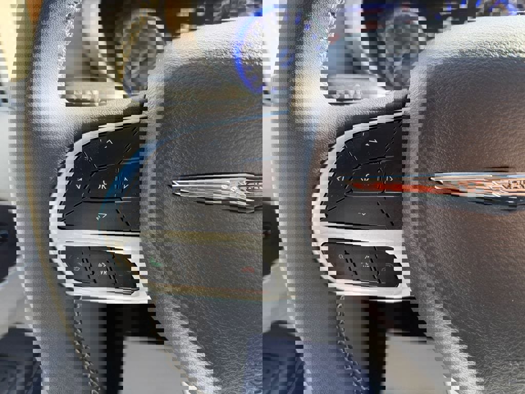 Used 2024 Chrysler Pacifica Touring-L image 16