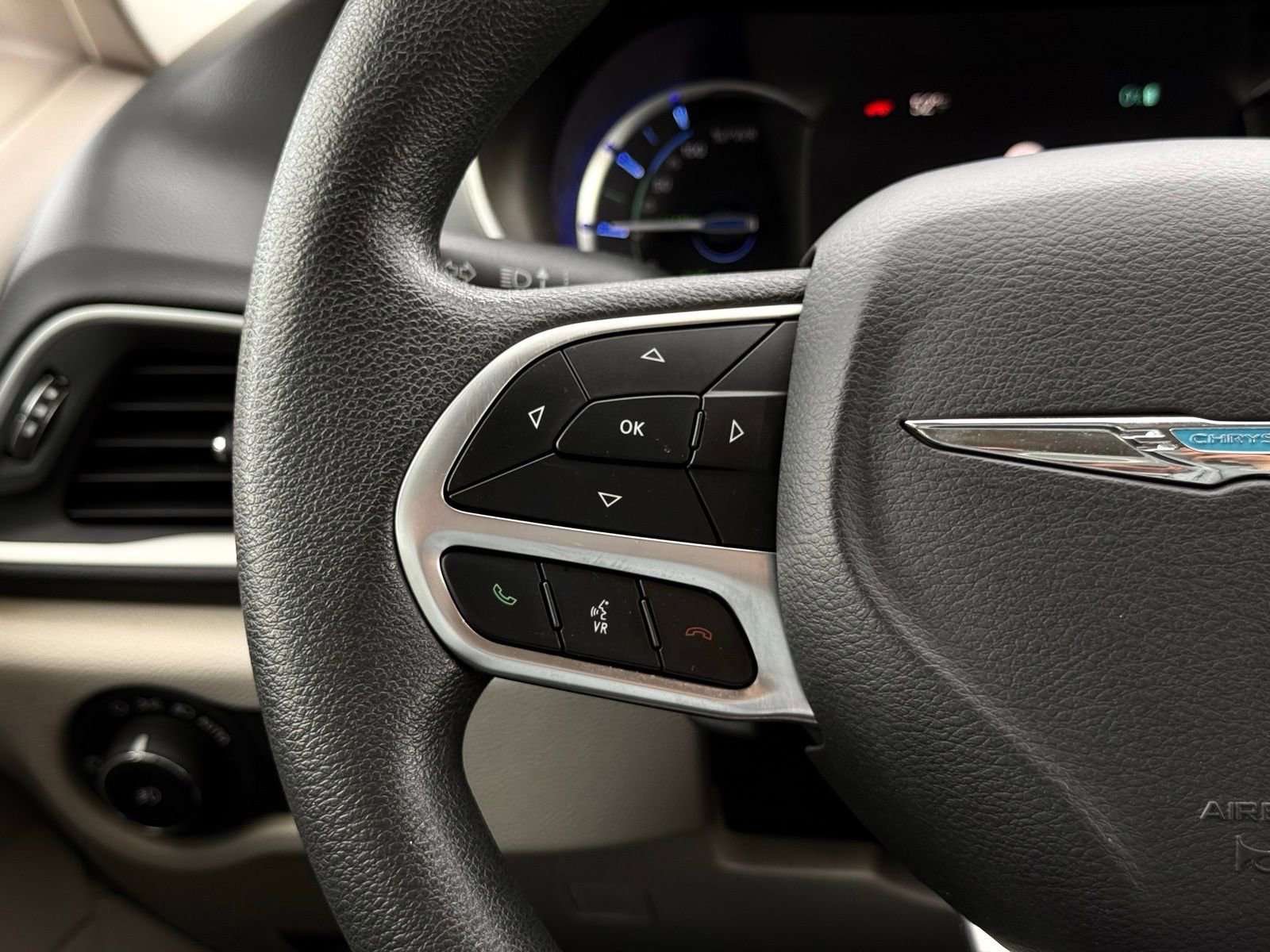 Used 2018 Chrysler Pacifica Touring Plus image 35