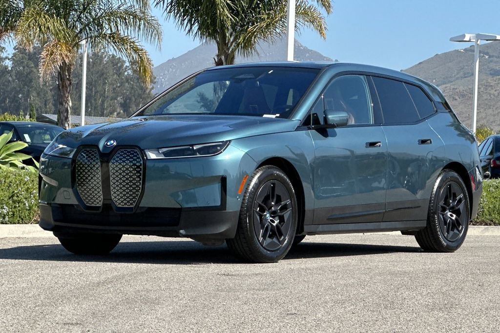 Used 2023 BMW iX xDrive50 w/ Premium Package AWD/4WD image 7