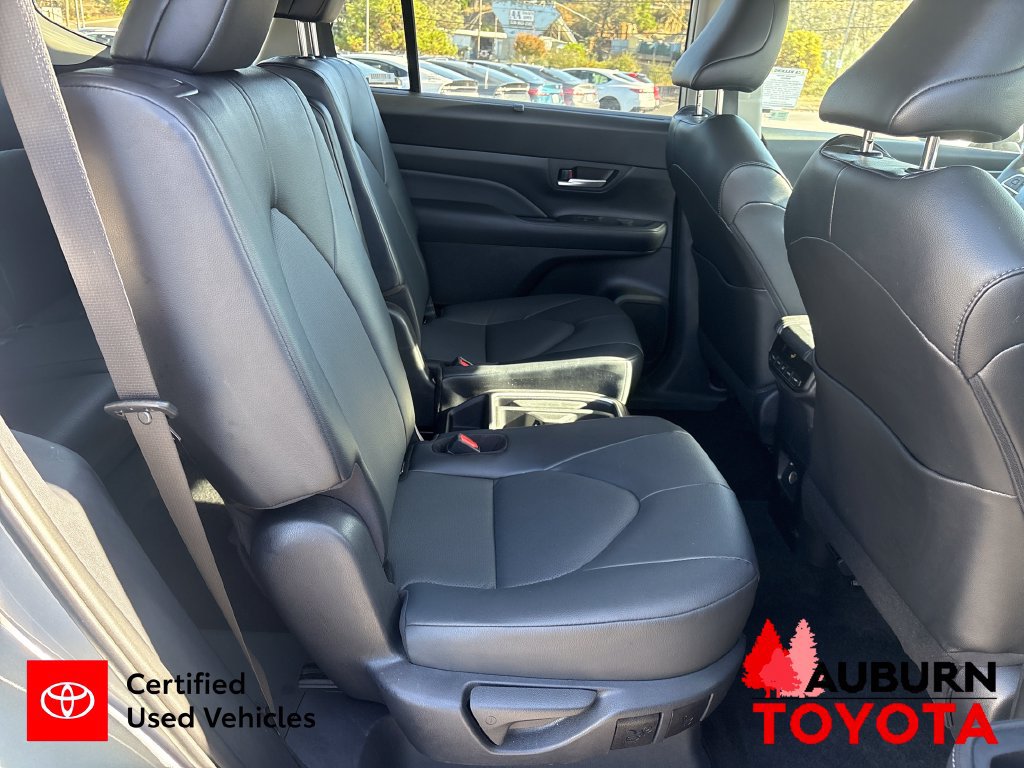 Used 2025 Toyota Grand Highlander AWD image 21