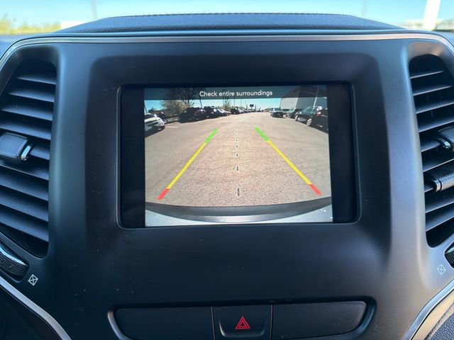 Used 2019 Jeep Cherokee Latitude Plus w/ Comfort/Convenience Group image 19