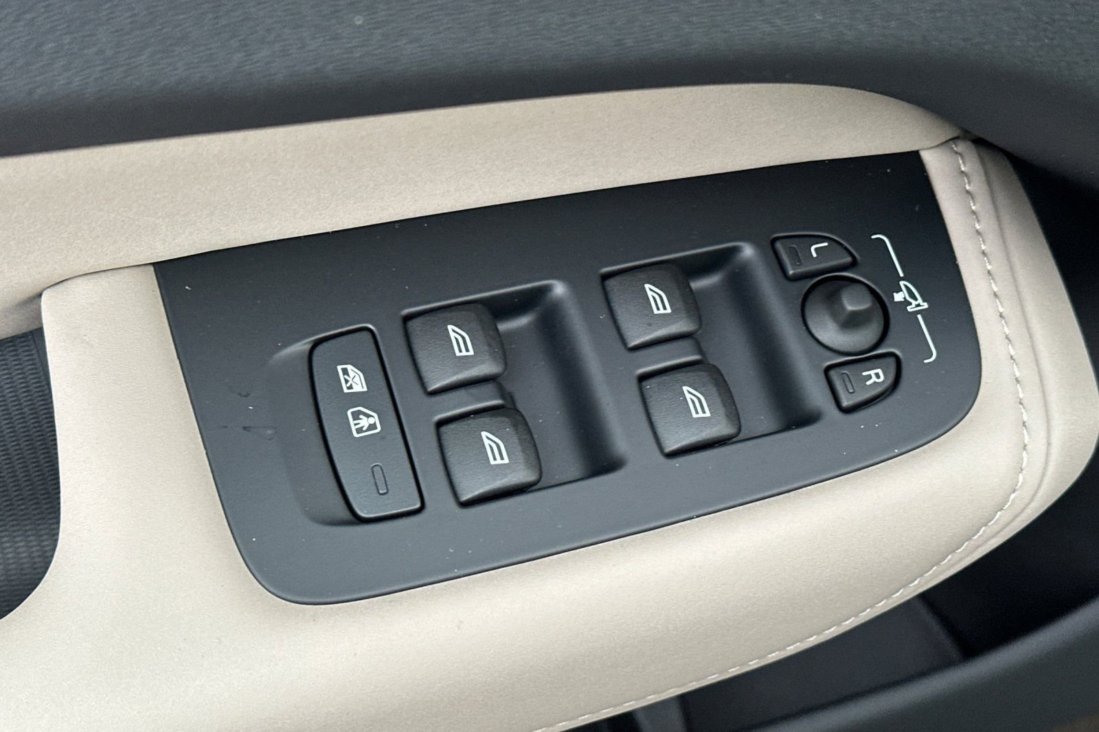 New 2026 Volvo XC60 B5 Plus w/ Protection Package Premier image 15