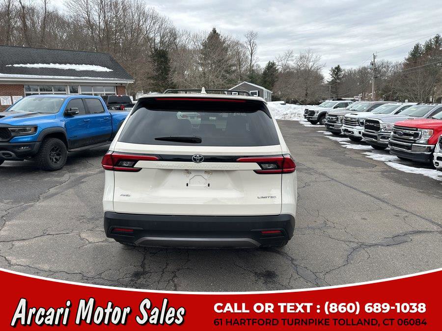 Used 2024 Toyota Grand Highlander AWD image 4