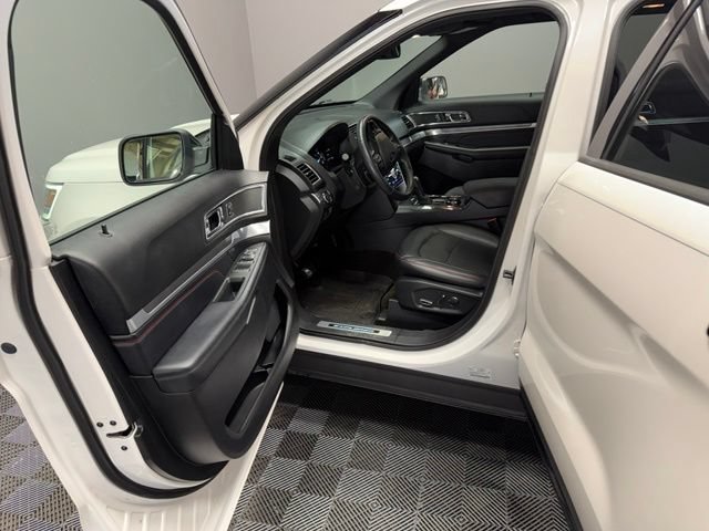 Used 2018 Ford Explorer Sport w/ Equipment Group 401A AWD/4WD image 13