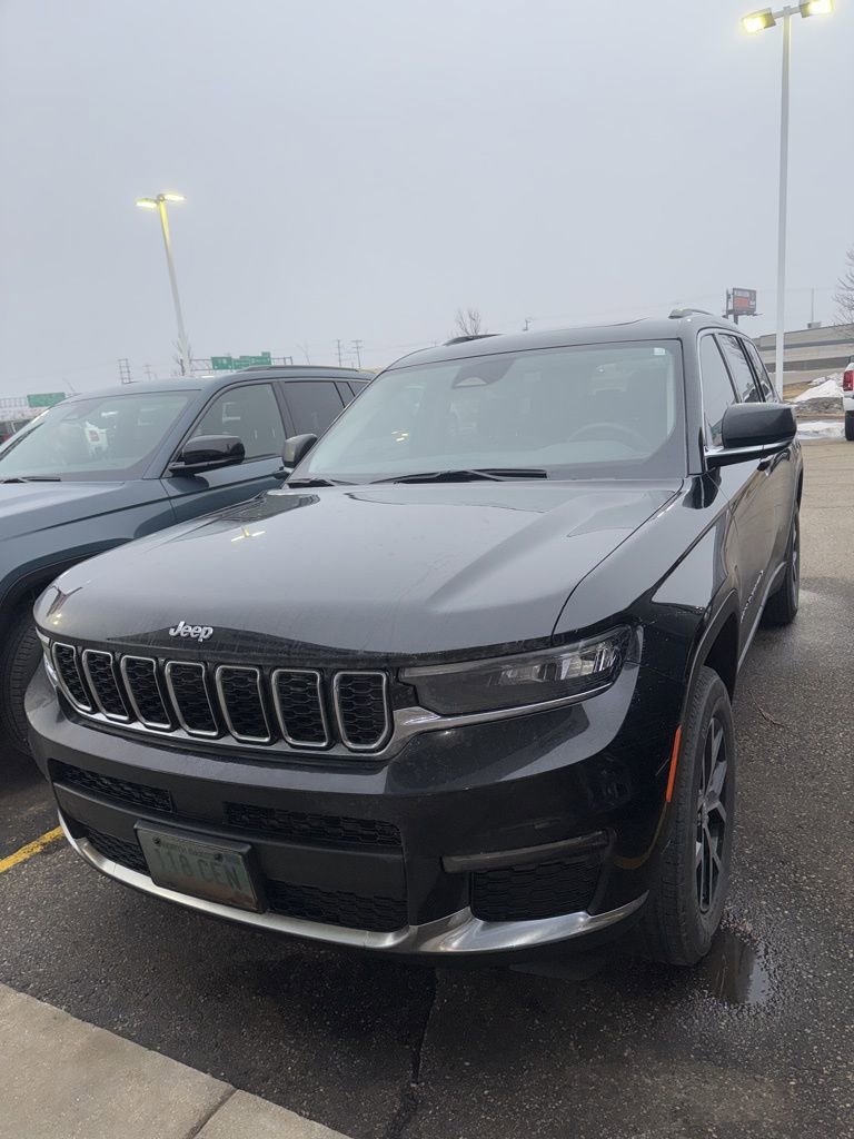 Used 2023 Jeep Grand Cherokee L Limited image 4