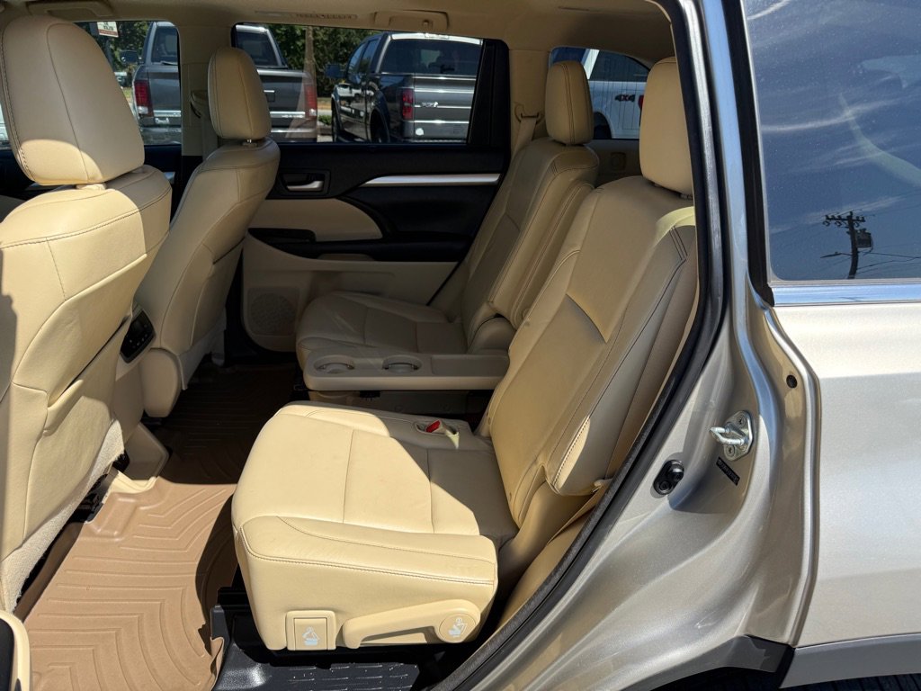 Used 2014 Toyota Highlander XLE image 14