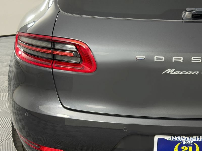 Used 2018 Porsche Macan Turbo AWD/4WD image 31