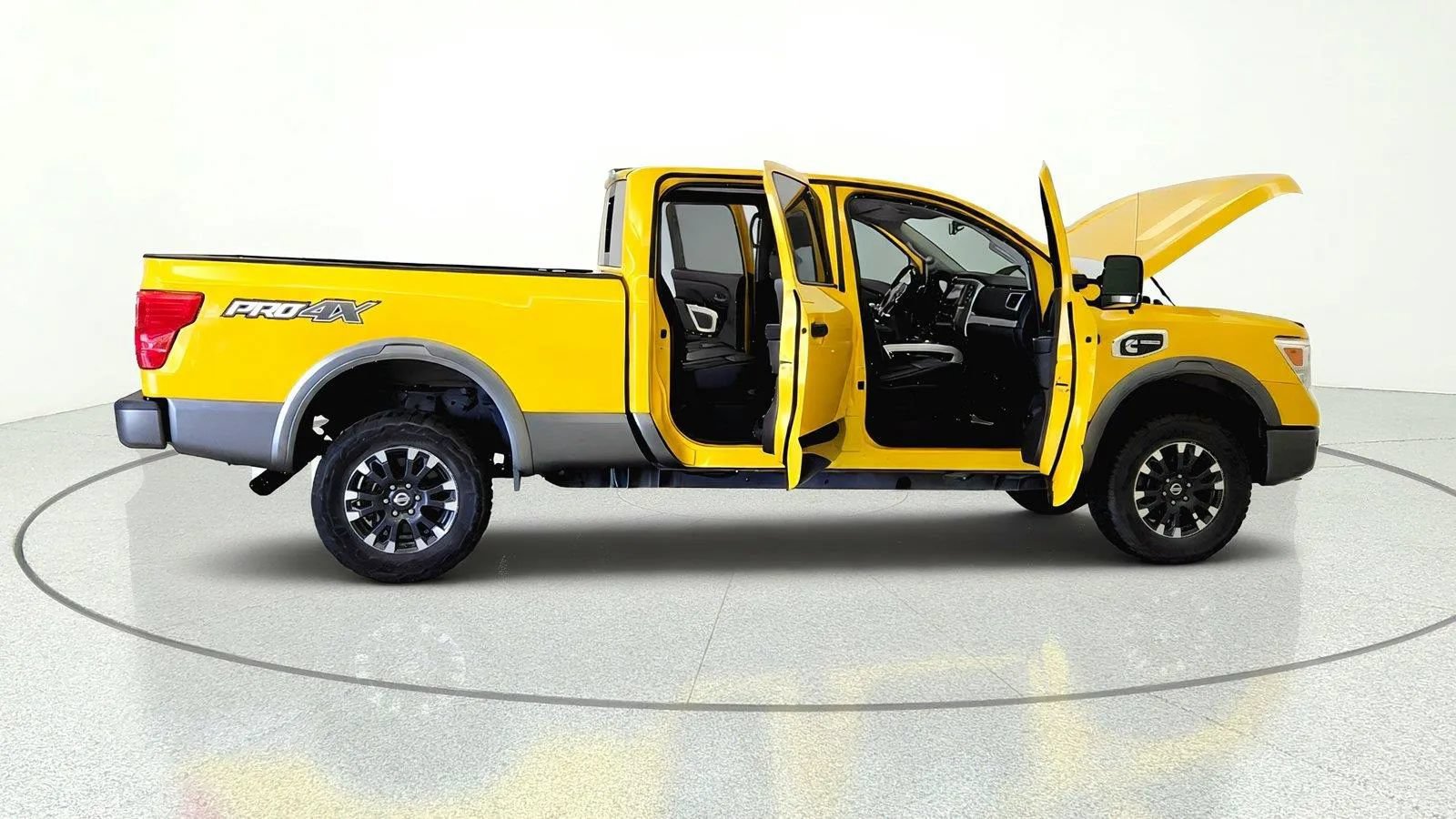 Used 2017 Nissan Titan PRO-4X w/ Pro-4x Convenience Package AWD/4WD image 12