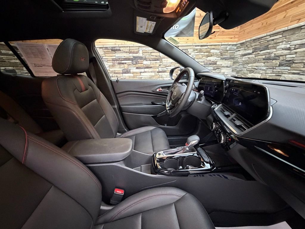 Used 2024 Chevrolet Trax RS w/ Sunroof Package image 14