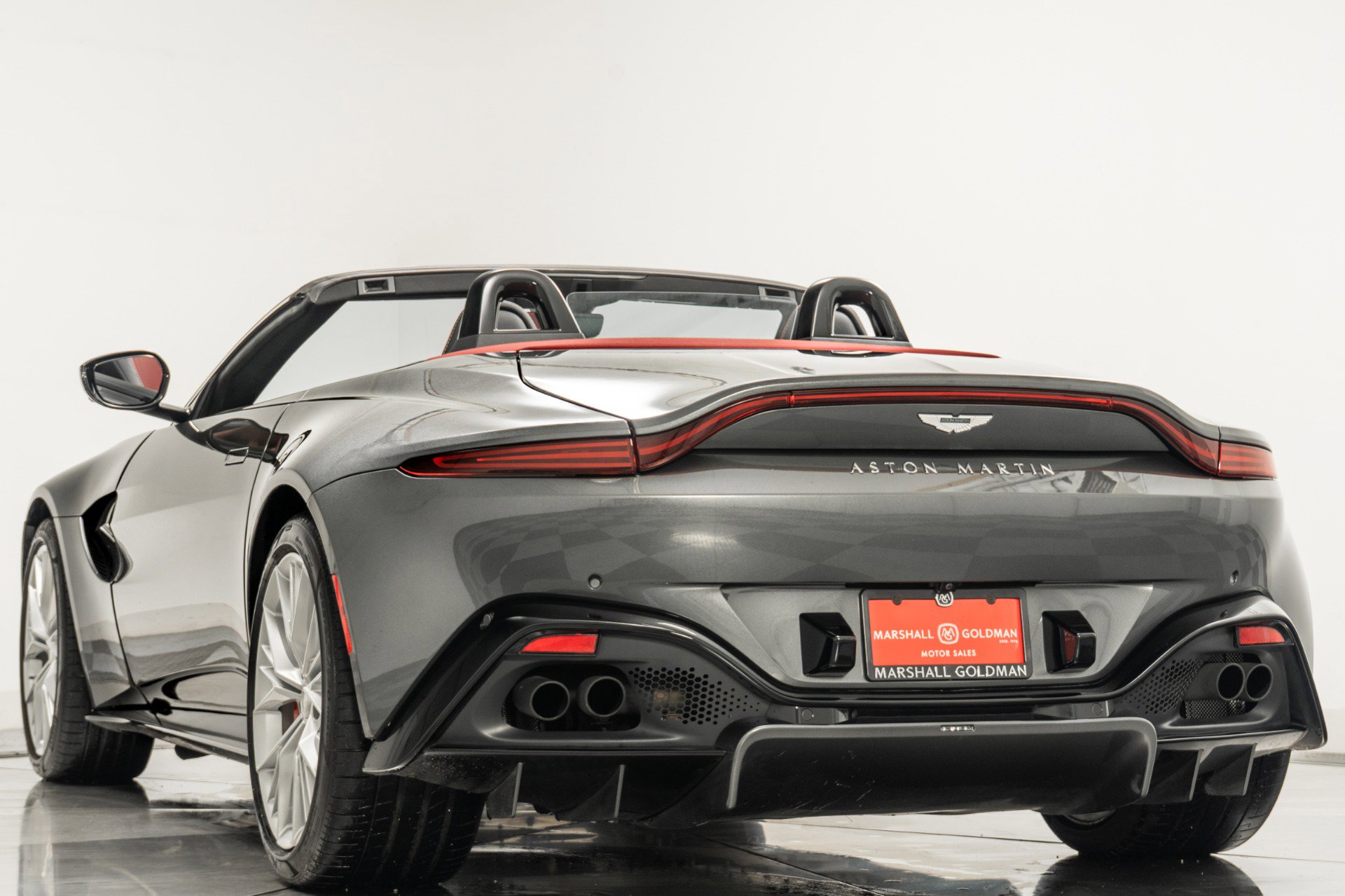 Used 2022 Aston Martin V8 Vantage Roadster image 7