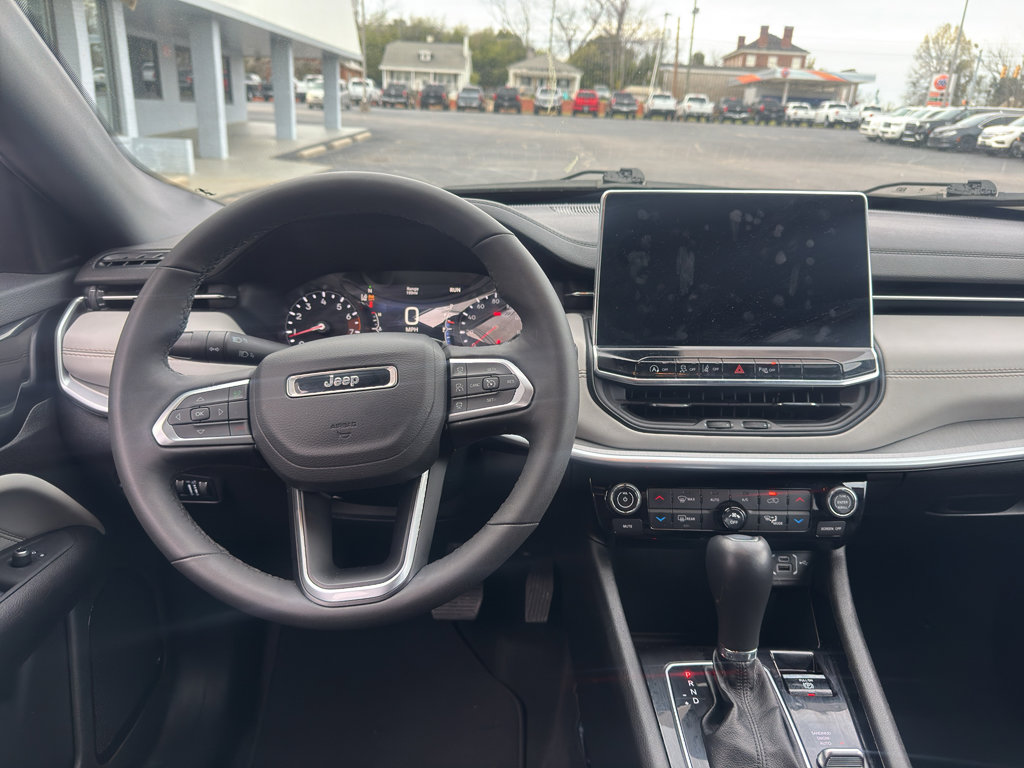 Used 2025 Jeep Compass Limited AWD/4WD image 9