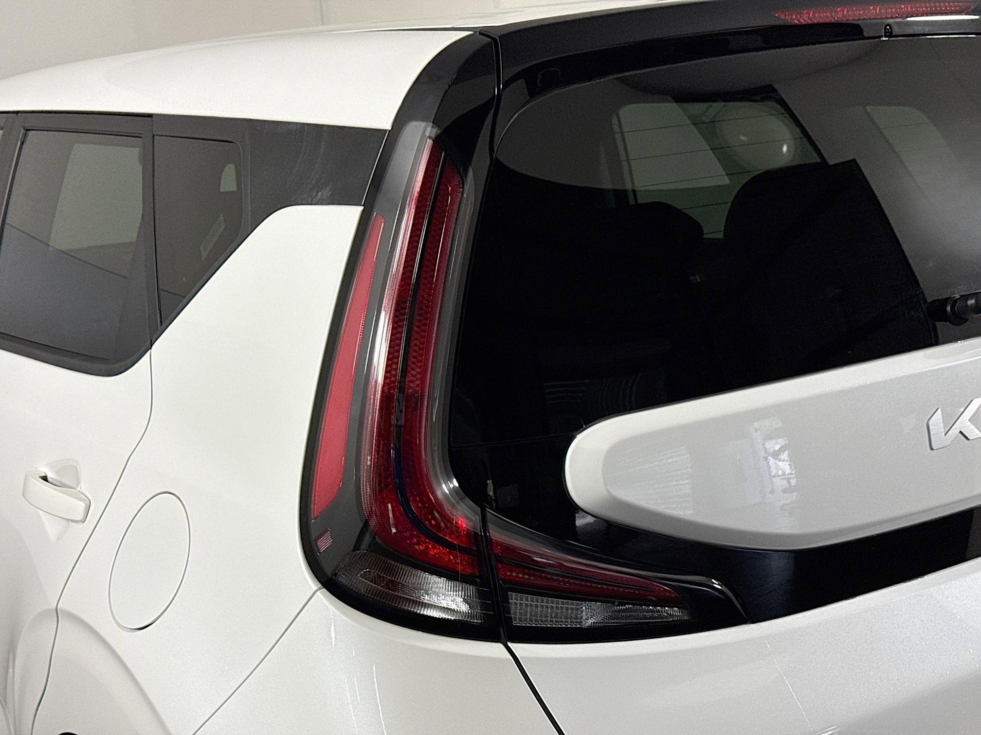 Used 2025 Kia Soul LX w/ LX Technology Package FWD image 35