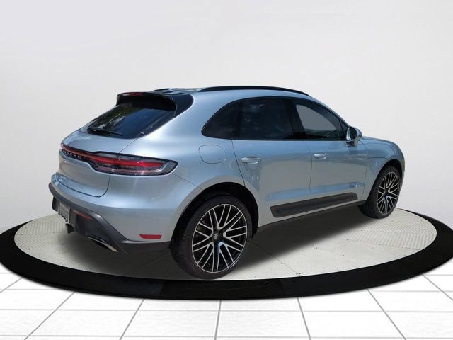 Used 2024 Porsche Macan AWD/4WD image 3