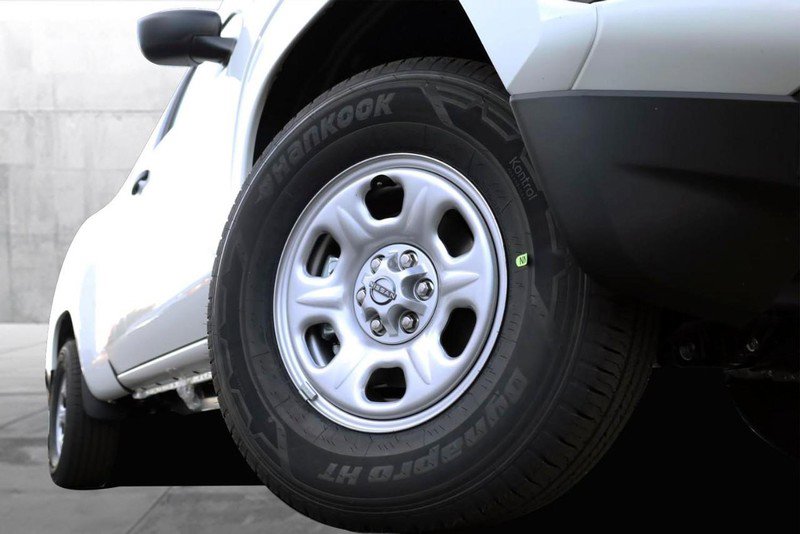 New 2026 Nissan Frontier S image 3