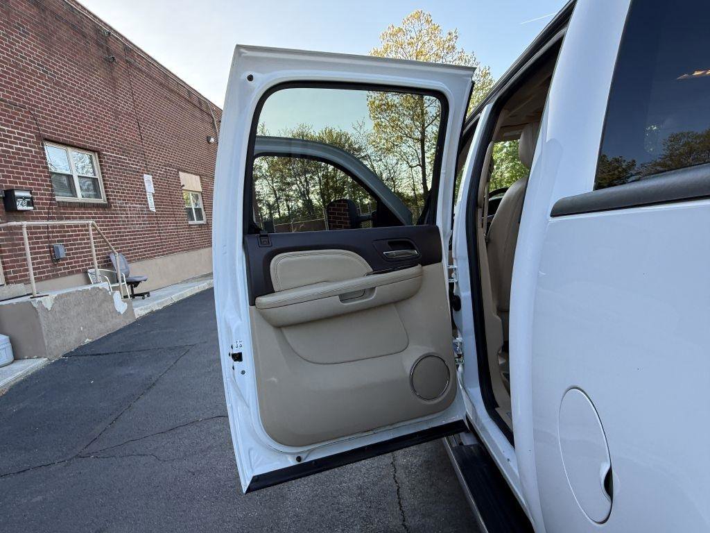 Used 2014 GMC Sierra 3500 Denali AWD/4WD image 19