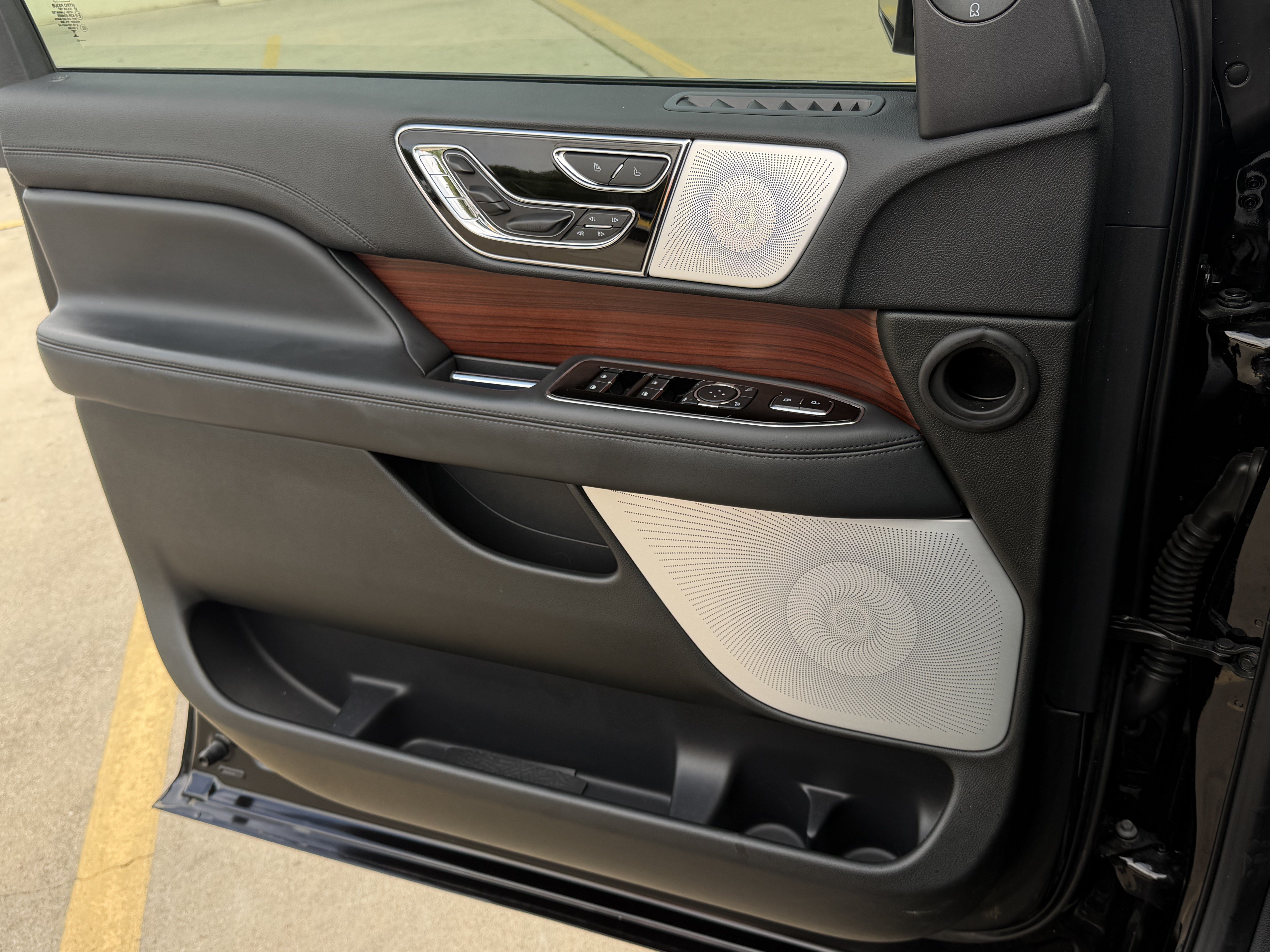 Used 2023 Lincoln Navigator Reserve AWD/4WD image 23