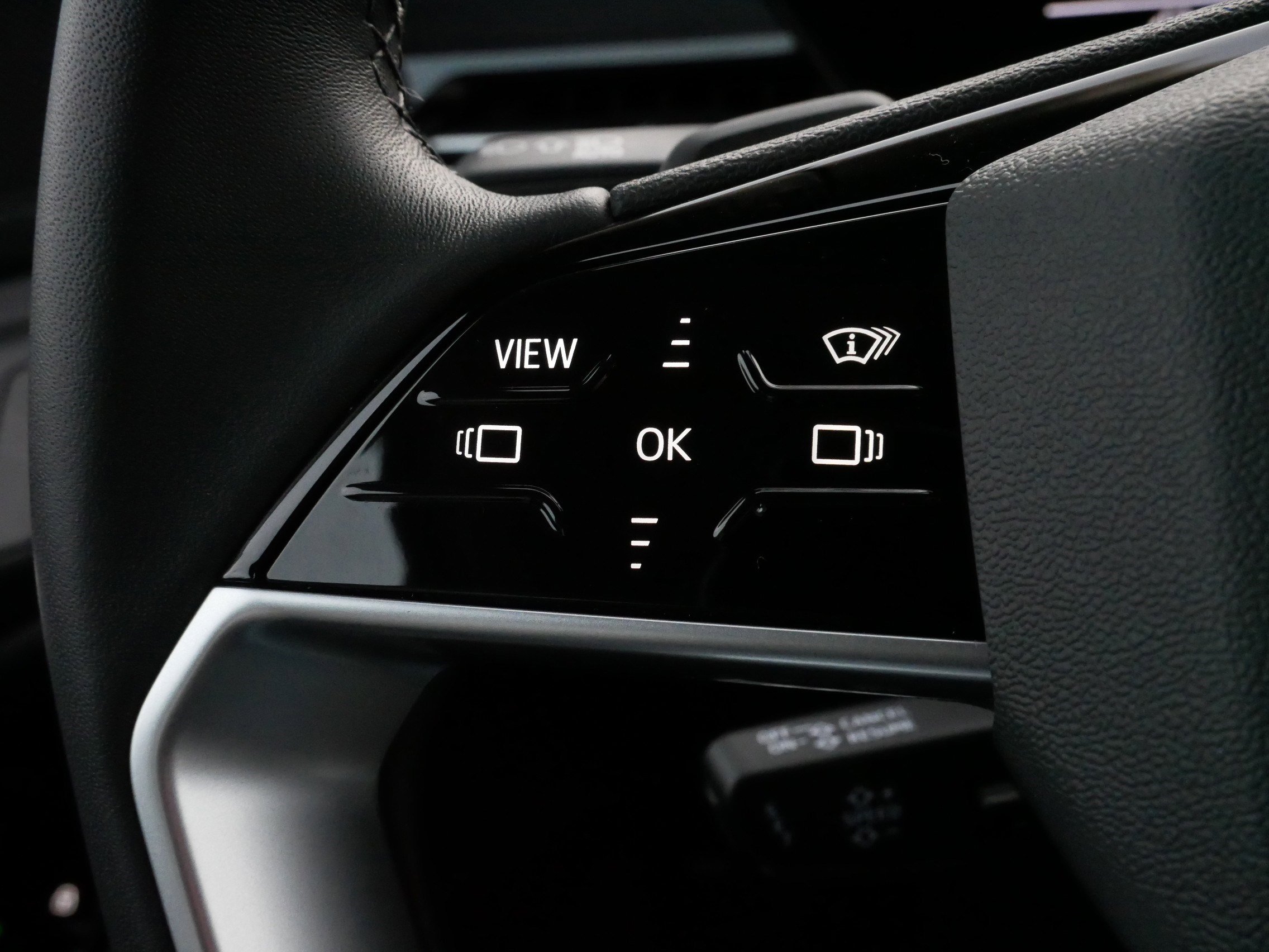 Used 2025 Audi Q6 e-tron Premium Plus w/ Premium Plus image 26