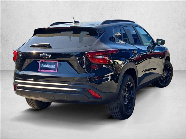 New 2026 Chevrolet Trax LT w/ Midnight Edition FWD image 2