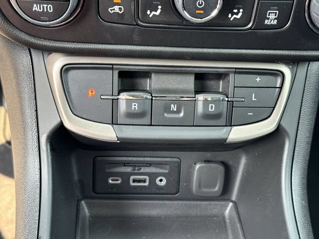 Used 2024 GMC Terrain Denali w/ Denali Premium Package AWD/4WD image 16