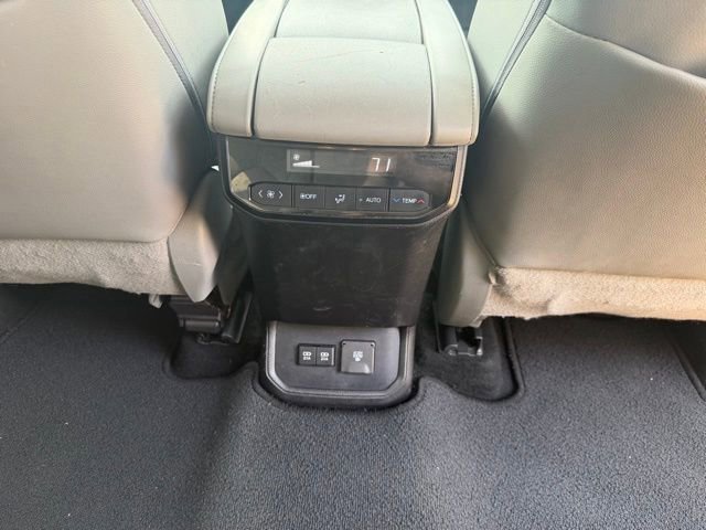 Used 2020 Toyota Highlander Limited image 19