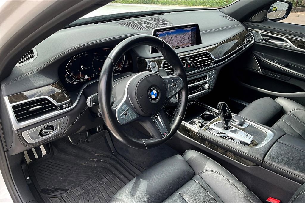 Used 2022 BMW 740i w/ M Sport Package image 15