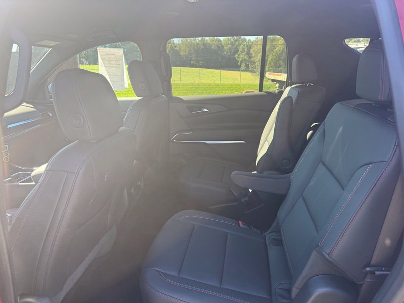 Used 2026 Chevrolet Traverse Z71 w/ LPO, Floor Liner Package AWD/4WD image 5