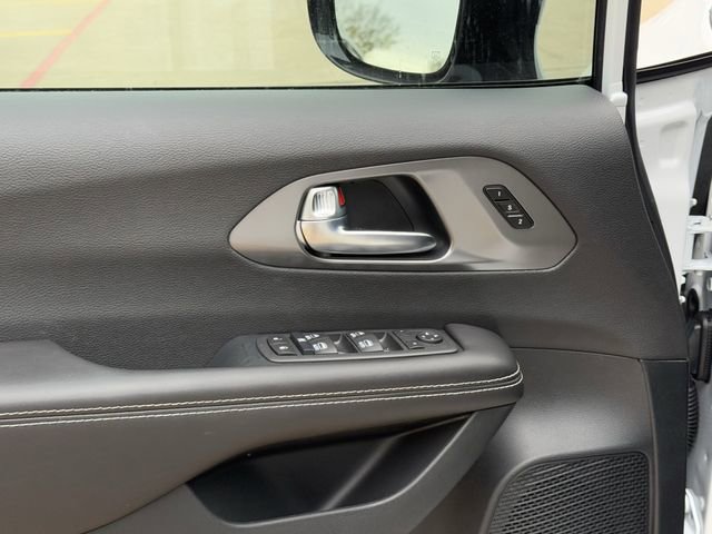 New 2026 Chrysler Pacifica Select w/ S Appearance Package image 12