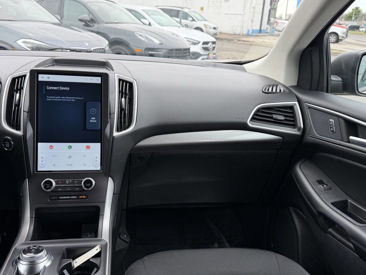 Used 2021 Ford Edge SE image 15