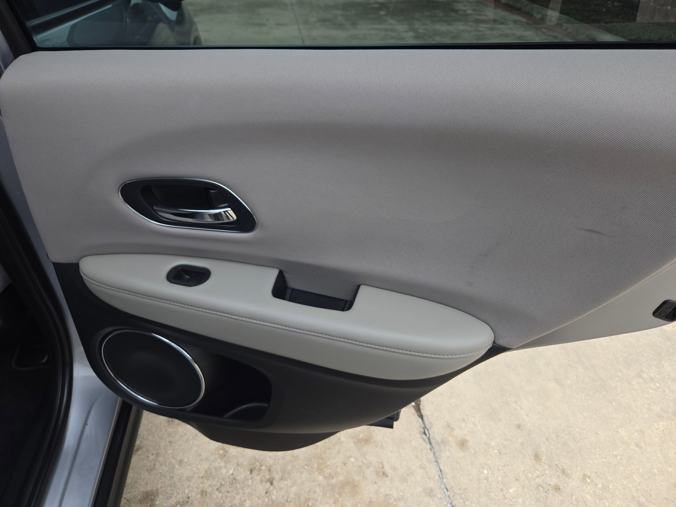 Used 2018 Honda HR-V EX image 27