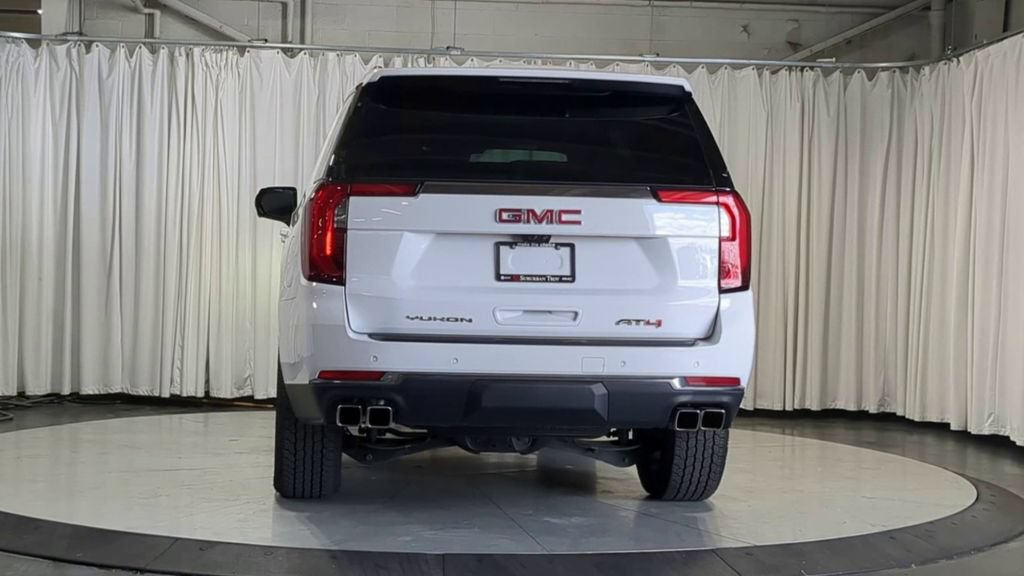 Used 2025 GMC Yukon AT4 w/ AT4 Premium Package AWD/4WD image 9
