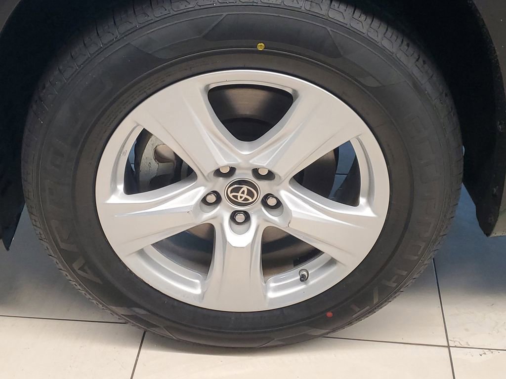 Used 2023 Toyota Highlander LE image 4