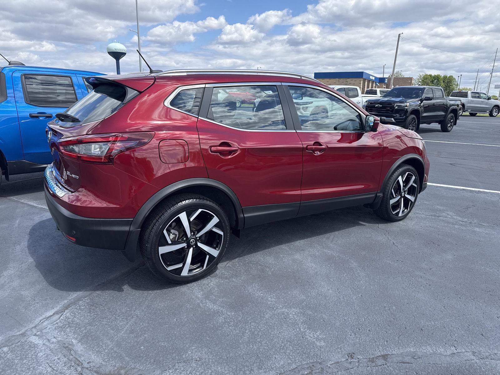 Used 2022 Nissan Rogue Sport SL AWD/4WD image 2