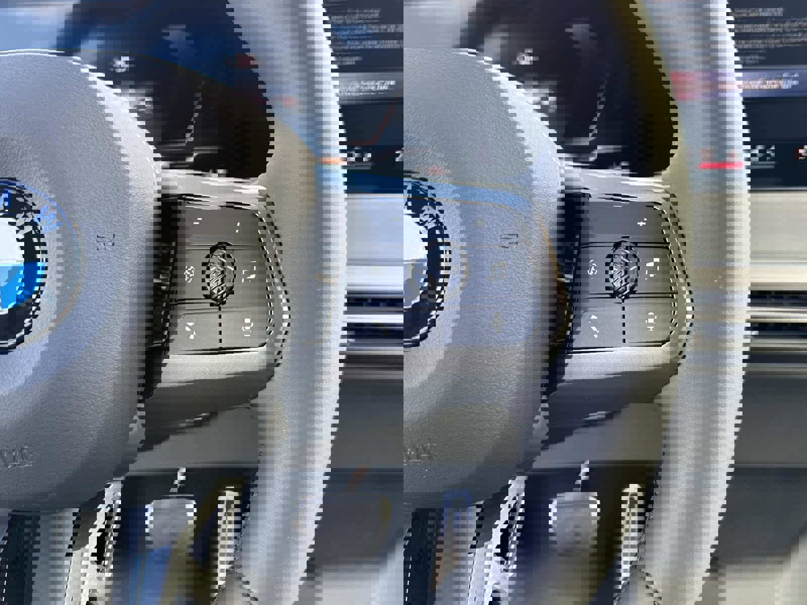 New 2026 BMW iX xDrive60 w/ M Sport Package image 23