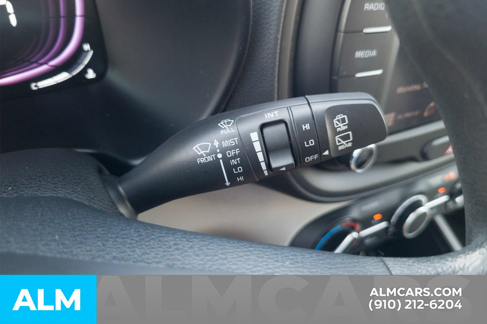 Used 2025 Kia Soul LX w/ LX Technology Package FWD image 30