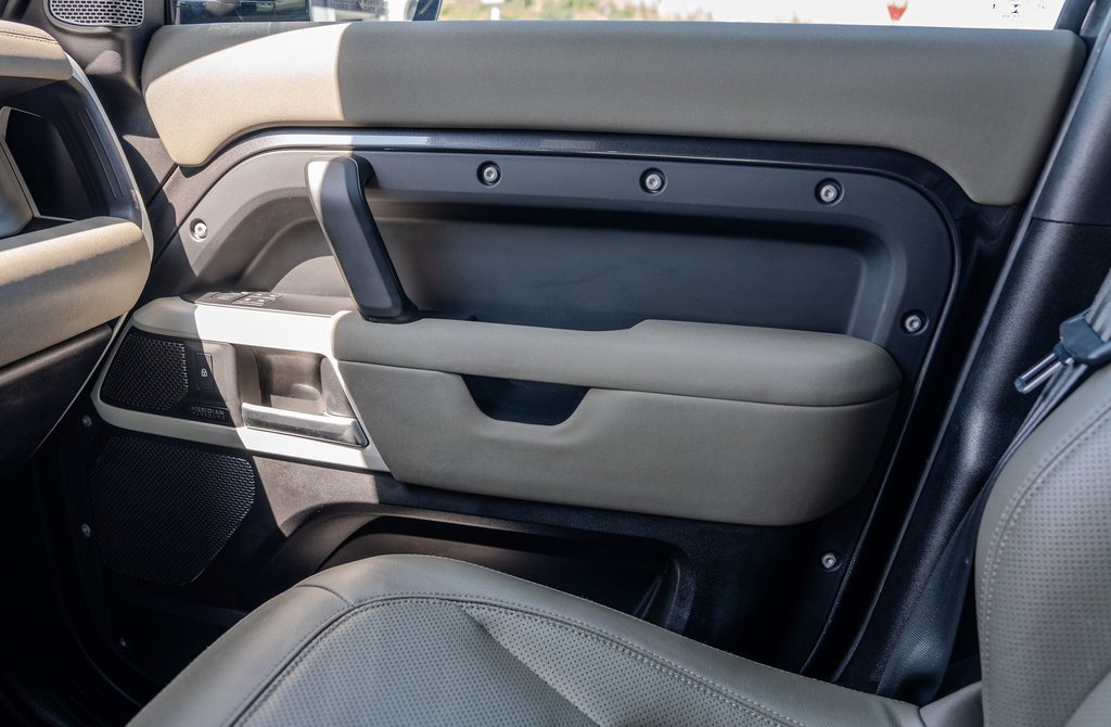 Used 2023 Land Rover Defender 110 SE image 12