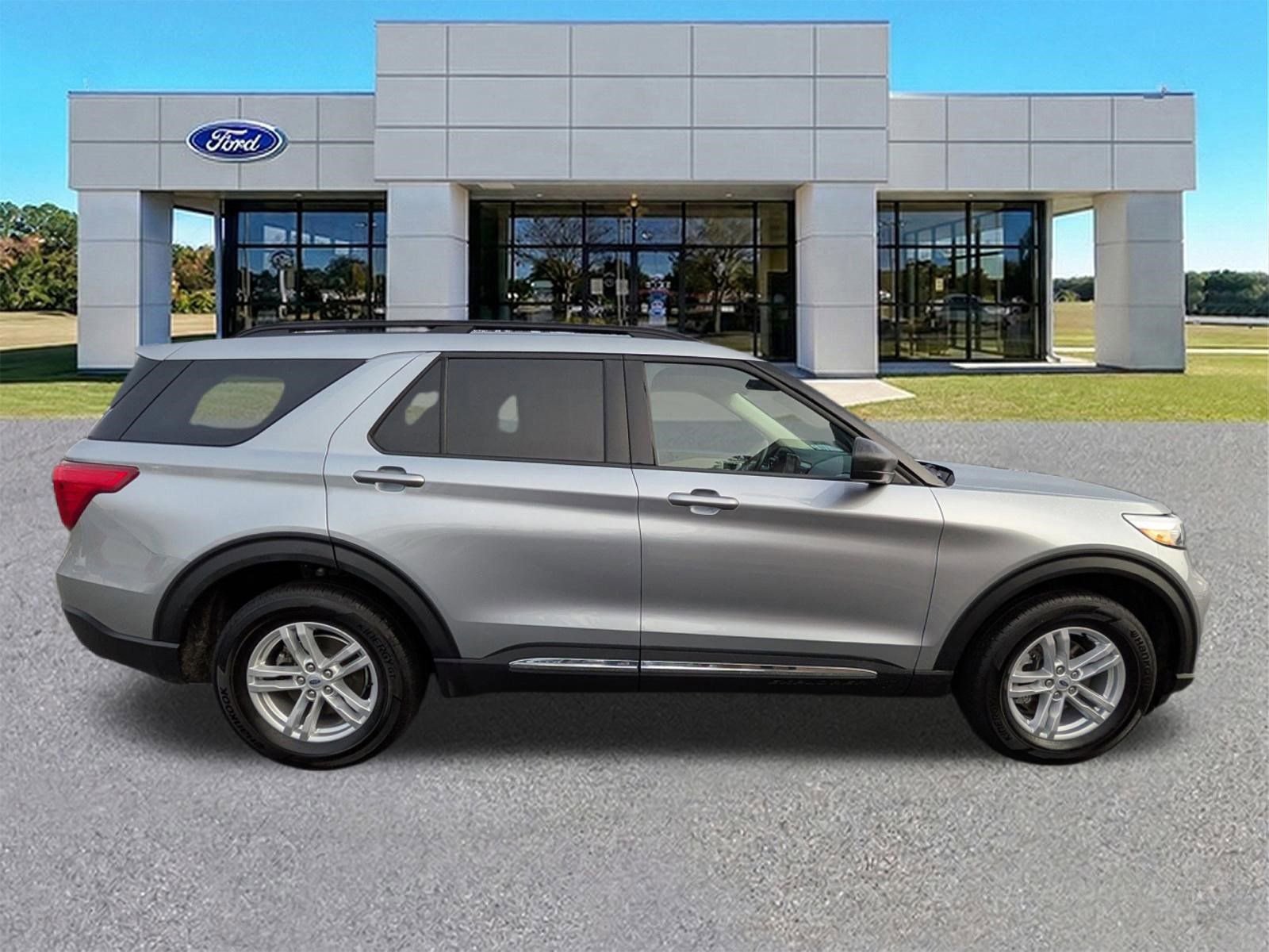 Certified 2023 Ford Explorer XLT w/ Equipment Group 202A image 3