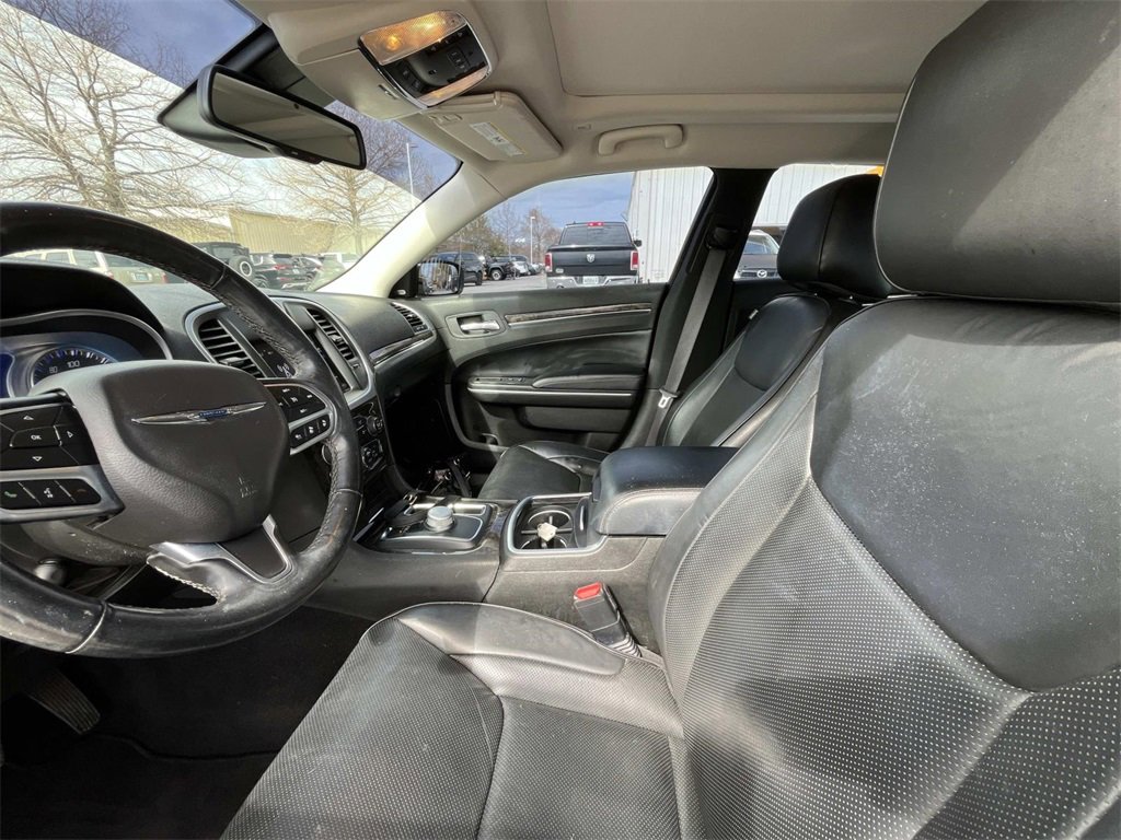 Used 2022 Chrysler 300 Touring L w/ Popular Equipment Group image 9