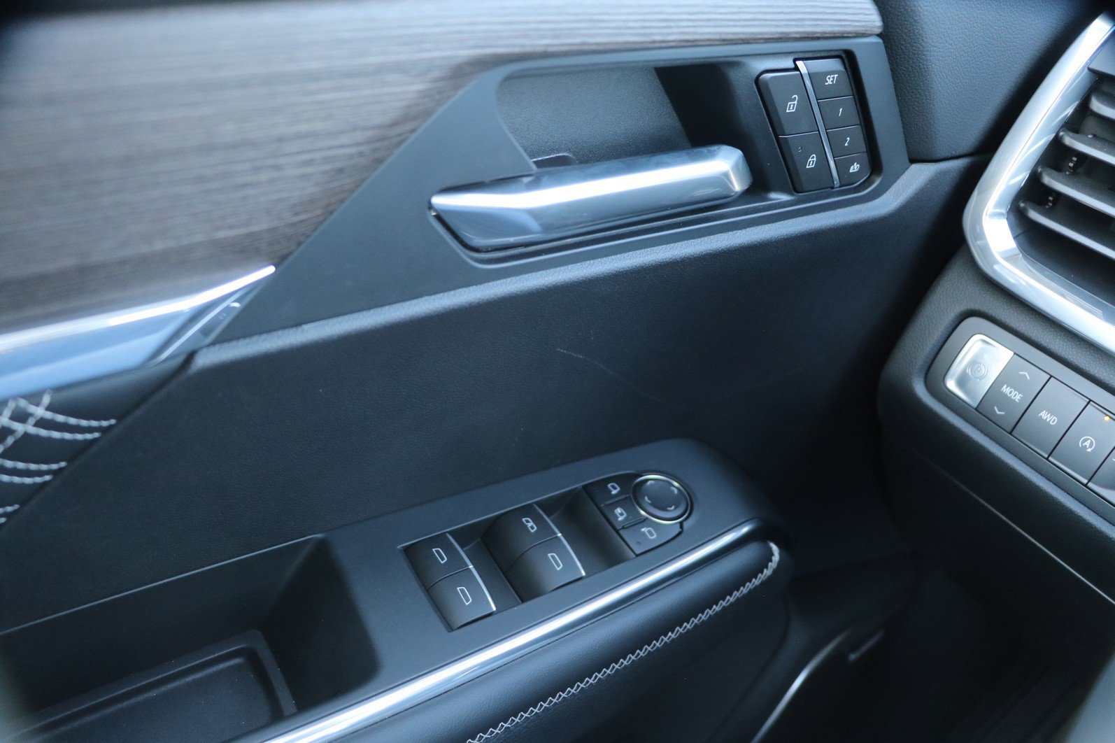 New 2026 GMC Acadia Denali w/ Super Cruise Package image 11