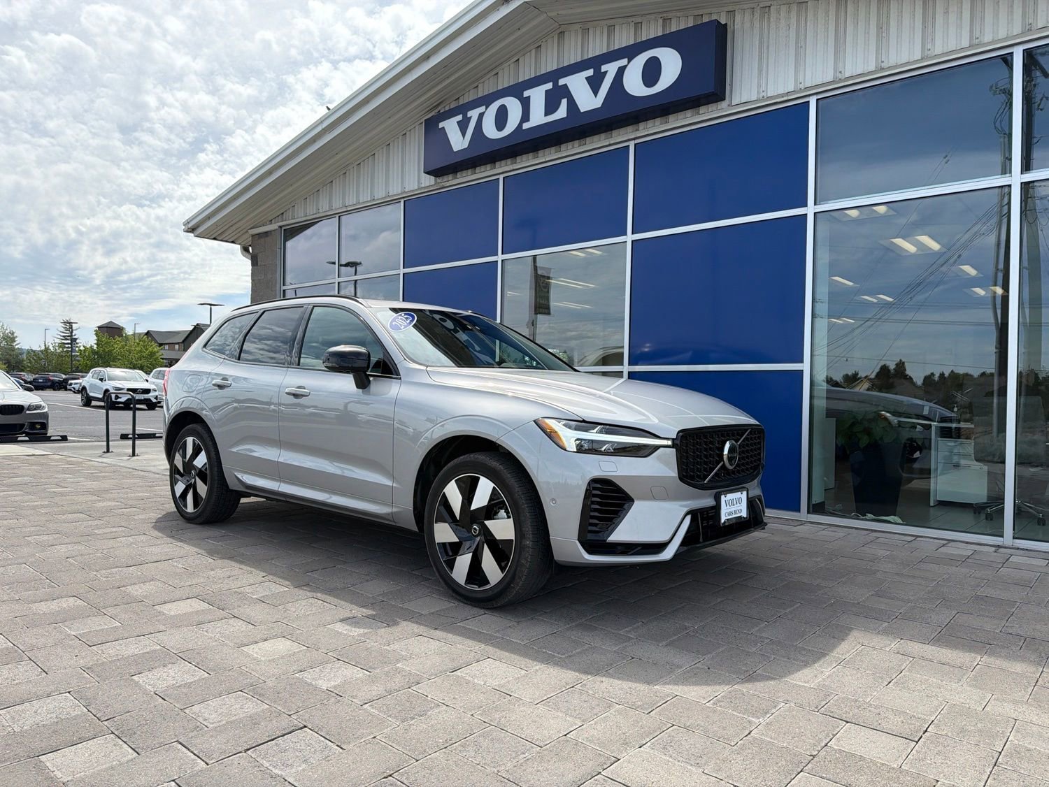 Used 2025 Volvo XC60 T8 Plus w/ Protection Package Premier AWD/4WD image 1