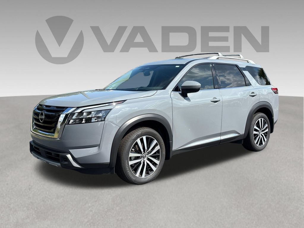 Used 2025 Nissan Pathfinder Platinum FWD image 1