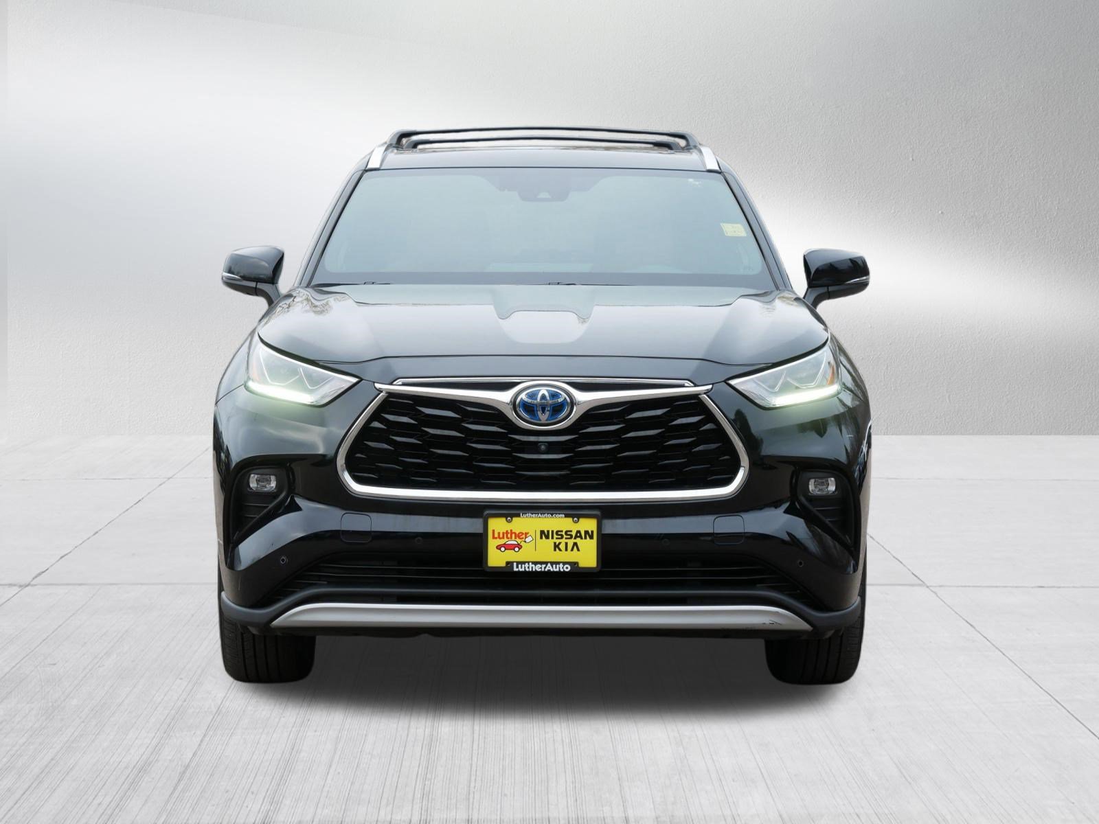 Used 2020 Toyota Highlander Platinum AWD/4WD image 2