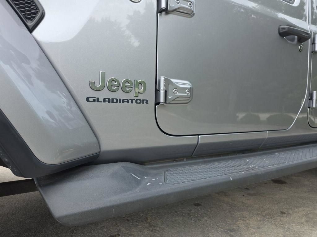 Used 2020 Jeep Gladiator Overland w/ LED Lighting Group AWD/4WD image 22