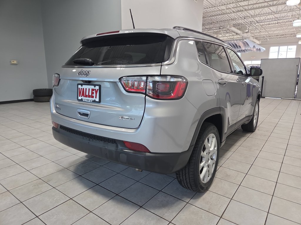 Used 2023 Jeep Compass Latitude AWD/4WD image 12